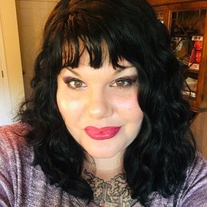 Meet your Posher, Leanne USED CLOTHING CLOSET